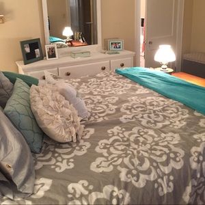 Duvet cover and 2 shams